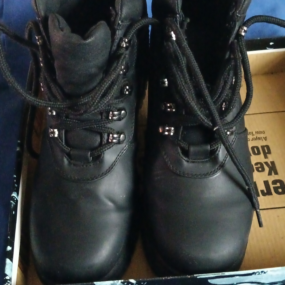 Boots - Picture 4 of 6